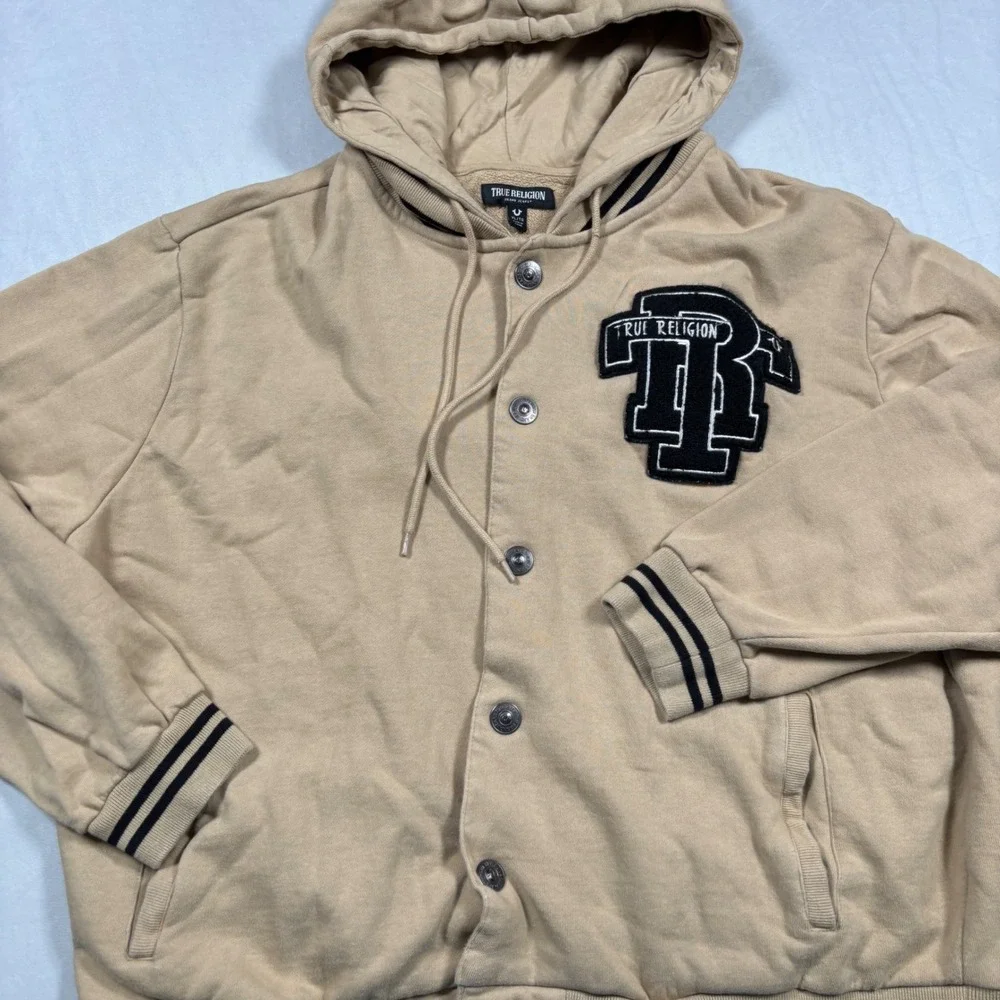 True Religion Varsity Hoodie Mens XL Tan Snap Front Chenille Logo Jacket Hoodie